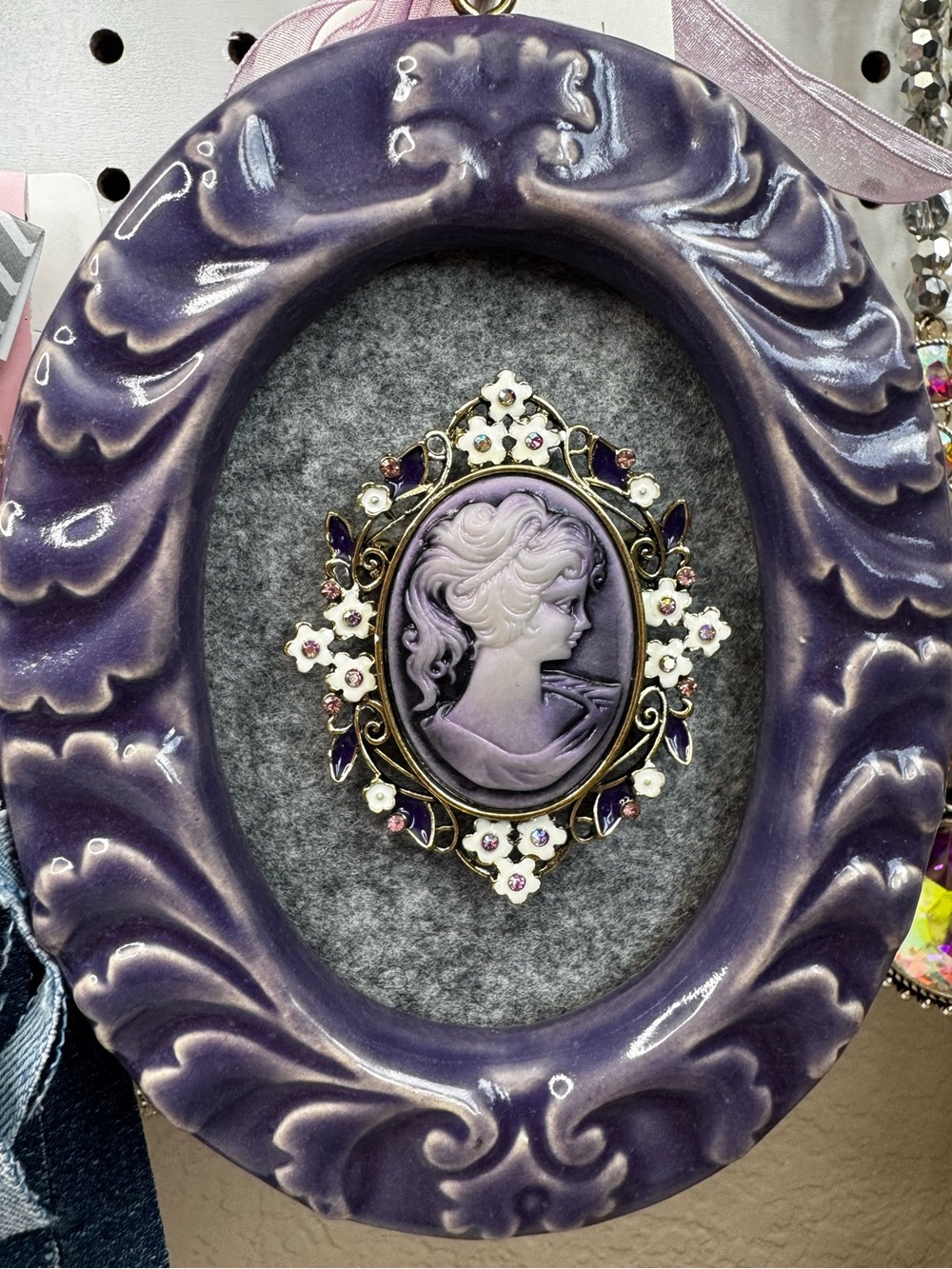 Vintage Style Purple Cameo Brooch Framed - Unbranded - Picture 2 of 2